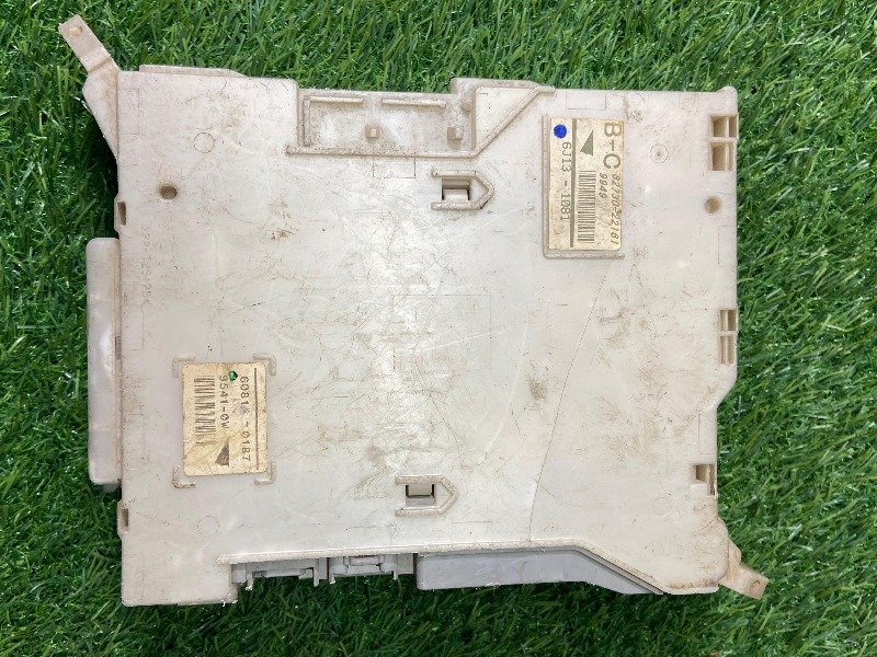 FUSE BOX , PASSENGER SIDE, Part No: 82730-22161, for TOYOTA MARK X, GRX12, 