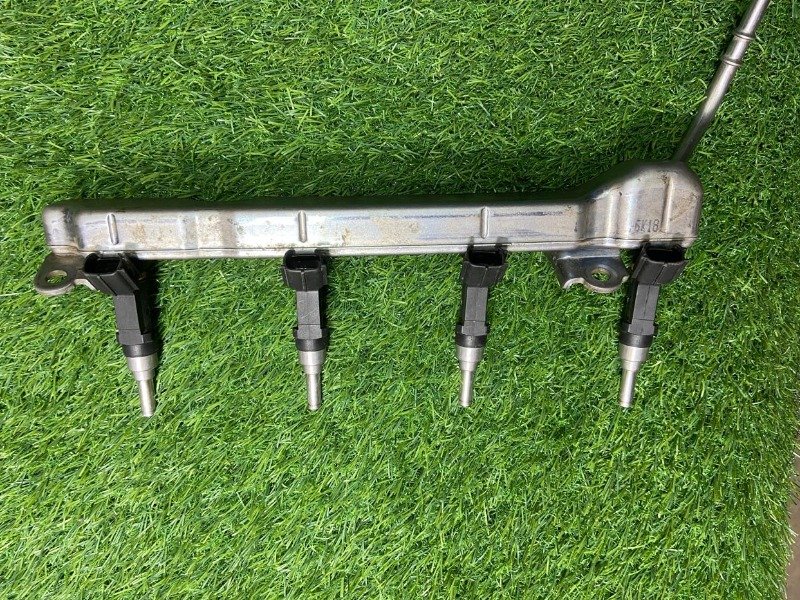 Original new fuel injector 23250-0Y030 1.0 1.3  Toyota YARIS NSP151, VIOS NCP151